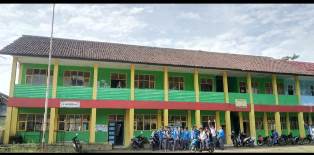 https://www.gardatipikornews.com/akibat-intensitas-hujan-durasi-cukup-lama-seharian-penuhtebing-dicileutik-longsor-menutupi-jalan