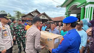https://www.gardatipikornews.com/pasukan-brimob-mabes-pasukan-pelopor-singgah-di-mapolsek-purabaya