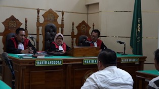 https://www.gardatipikornews.com/penyambutan-adhi-nugraha-s-stp-mh-sebagai-plt-camat-ciseeng-diantar-kapolsek-danramil-dan-para-kades-parung-disambut-aparatur-kecamatan-ciseeng