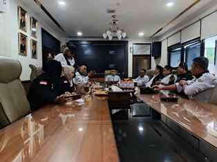 https://www.gardatipikornews.com/camat-adhi-nugraha-s-stp-mh-halal-bihalal-bersama-kapolsek-danramil-kades-sekdes-serta-para-stakeholder-di-aula-kantor-kecamatan-parung