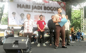 https://www.gardatipikornews.com/diduga-adanya-pungutan-berkedok-infak-dan-pembayaran-sampul-ijazah-disalah-satu-sekolah-di-kecamatan-cidahu-jadi-sorotan-publik-ini-kata-ketua-pgri