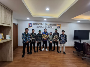 https://www.gardatipikornews.com/cifest-digelar-di-kantor-kecamatan-ciseeng-dalam-rangka-memeriahkan-hut-kota-bogor-ke-543-dihadiri-ketua-tp-pkk-kec-ciseeng-hesty-adhi-nugraha