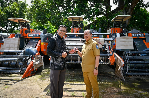 https://www.gardatipikornews.com/wujudkan-implementasi-regulasi-kepegawaian-yang-profesional-inovatif-dan-akuntabel-pemprov-ntb-serahkan-sk-cpns-dan-pppk-formasi-tahun-2024