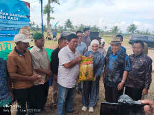 https://www.gardatipikornews.com/warga-kp-waru-desa-waru-kec-parung-yang-agamis-potong-6-kambing-dan-9-sapi-qurban-dihadiri-sekdes-babinmas-serta-babinsa