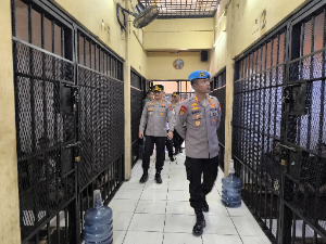 https://www.gardatipikornews.com/spanduk-warga-hilang-misterius-suara-penolakan-galian-tanah-di-kp-kandang-gede-diduga-dibungkam