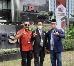 https://www.gardatipikornews.com/diduga-bayar-upah-dibawah-umk-perumahan-jatipark-langgar-uu-no132003-ketenagakerjaan