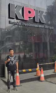 https://www.gardatipikornews.com/sosialisasi-bagi-pemilik-bangunan-berdiri-diatas-irigasi-wilayah-ds-cogreg-bersama-kades-dan-camat-parung-berjalan-kondusif